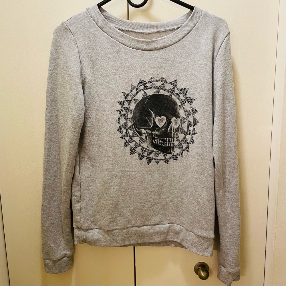 Gray pullover with skull motif (size: medium) from ModCloth